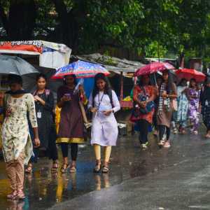 વાવાઝોડા મોન્થાએ ભારે વિનાશ વેર્યોઃ 10 રાજ્યોમાં વરસાદનું એલર્ટ