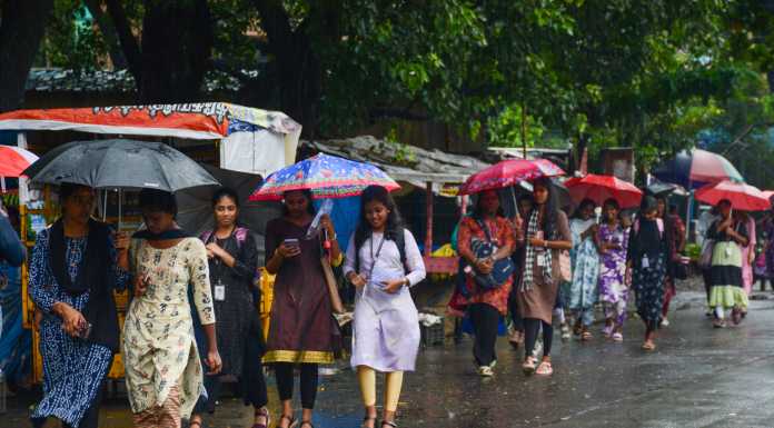 વાવાઝોડા મોન્થાએ ભારે વિનાશ વેર્યોઃ 10 રાજ્યોમાં વરસાદનું એલર્ટ