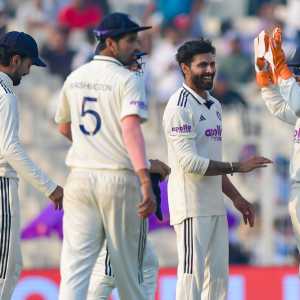 કોલકાતામાં બીજા દિવસે પડી 15 વિકેટ, SA સાત વિકેટે 93 રન