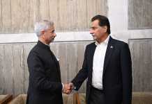 પાકિસ્તાની સંસદના સ્પીકરે ઢાકામાં જયશંકર સાથે હાથ મિલાવ્યા