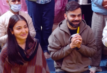 વિરાટ-અનુષ્કાએ વૃદાંવન પહોંચી લીધા પ્રેમાનંદ મહારાજના આર્શીવાદ