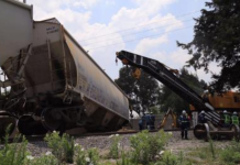 મેક્સિકોમાં પાટા પરથી ટ્રેન ખડી, 13 લોકોના મોત, 98 ઘાયલ