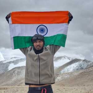 શક્તિ સંકલ્પ સફર: એક યુવાનની પેડલ પર પ્રકૃતિની પૂજા