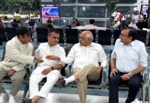 મુખ્યમંત્રી અને નાયબ મુખ્યમંત્રીની દિલ્હી એરપોર્ટ પર લોકો સાથે ચર્ચા