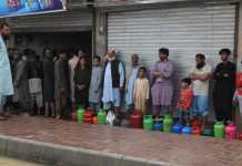 ઈરાન યુદ્ધથી પાકિસ્તાનમાં ગેસ, ઊર્જાનું સંકટઃ સરકારે જાહેર પરિવહન કર્યું મફત