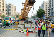 અમદાવાદમાં મોટી દુર્ઘટના: ક્રેનનો કેબલ તૂટતા બે પટકાયા, એકનું મોત