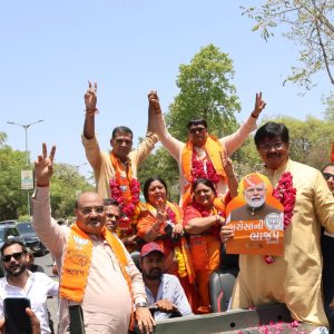 કાળઝાળ ગરમીમાં જીતેલા ઉમેદવારોએ જીતનો જશન મનાવ્યો