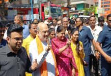 અમિત શાહે પરિવાર સાથે નારણપુરામાં કર્યું મતદાન