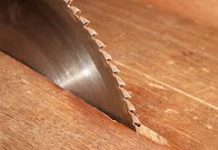 કરવતી આમ જાય તોય વેરે અને તેમ જાય તોયે વેરે