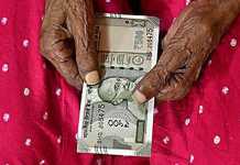 વોટિંગ પહેલાં ‘કેશ ફોર વોટ’ વિવાદઃ કોંગ્રેસે ચૂંટણી પંચ પર પણ ઉઠાવ્યા સવાલ