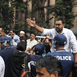 બંગાળ ચૂંટણીમાં પક્ષપાતના આરોપમાં પાંચ પોલીસ કર્મચારીઓ સસ્પેન્ડ