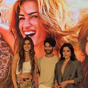 ‘કોકટેલ 2’ ની ગીત લોન્ચ ઈવેન્ટમાં શાહિદ, રશ્મિકા અને કૃતિની મસ્તી જુઓ