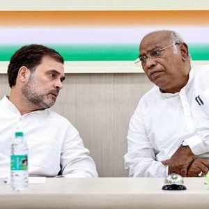 કેરલમમાં કોંગ્રેસની જીત બાદ CM પદ માટે ખેંચતાણ