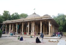આશ્રમરોડની વચ્ચે ધબકતો ઇતિહાસ!