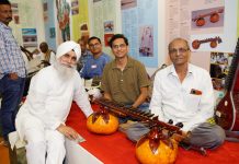 150 વર્ષથી કિશોરભાઈ મિસ્ત્રીના પરિવારે સાચવ્યો રુદ્ર વીણાનો વારસો