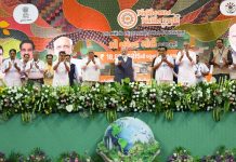 PM મોદીએ સુરતમાં કર્યું 18,100 કરોડના વિકાસ કામોનું લોકાર્પણ-ખાતમુહૂર્ત