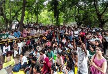 JNU માં ફરી વિવાદ: ઉમર ખાલિદના પુસ્તક પર ચર્ચા દરમિયાન ‘જેલ કે તાલે તૂટેંગે’ ના નારા
