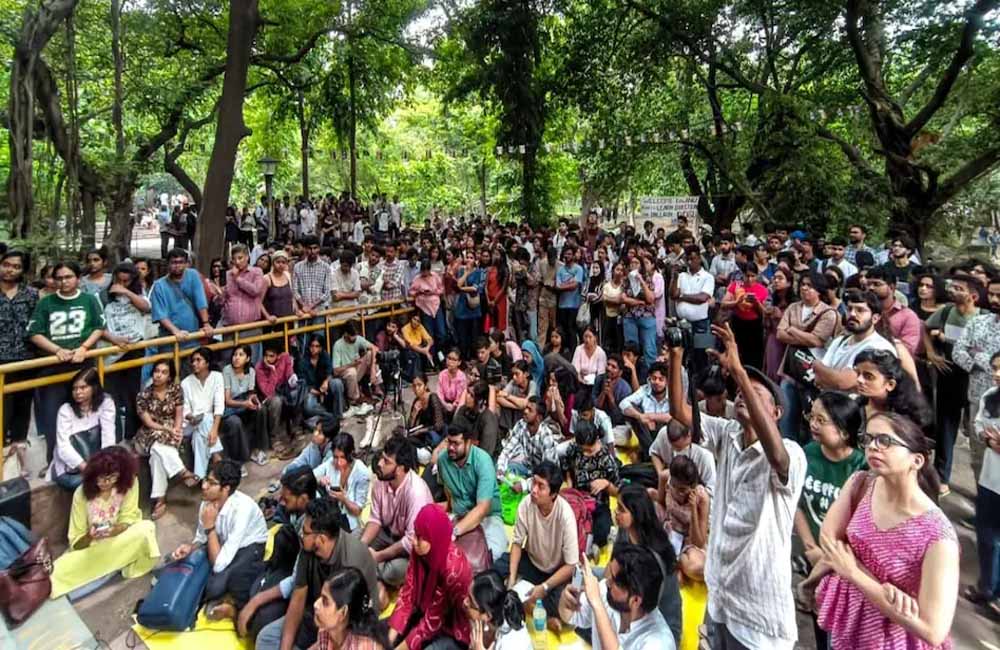 JNU માં ફરી વિવાદ: ઉમર ખાલિદના પુસ્તક પર ચર્ચા દરમિયાન ‘જેલ કે તાલે તૂટેંગે’ ના નારા