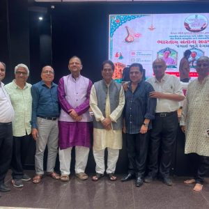 સાહિત્ય, સંગીત અને અધ્યાત્મનો ત્રિવેણી સંગમ: ભજન અને સંતવાણીમાં શ્રોતાઓ ગરકાવ