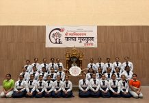 ગુજરાતના પ્રથમ કન્યા ગુરુકુળમાં વિદ્યાર્થીનીઓએ 6 ફૂટની લાંબી રાખડી બનાવી..