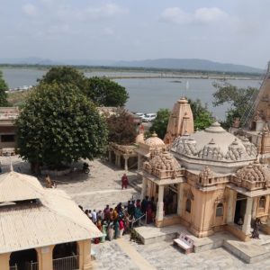 અરવલ્લીની ગિરિમાળાને જળાશય વચ્ચે બિરાજમાન ભવનાથ મહાદેવ bhavnath-mahadev