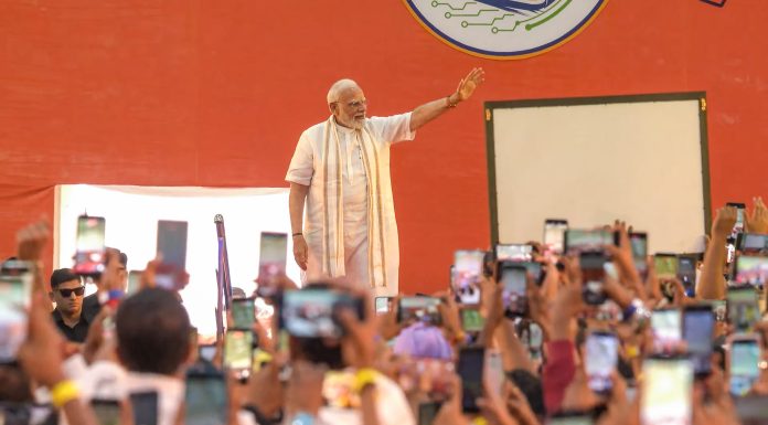 વડોદરામાં PM મોદીનો Gen Z સાથે સંવાદ, કોને કહ્યું નારાજ ફુફા?