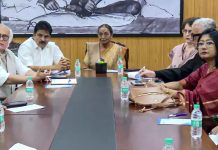 ખડગેએ મોક સંસદમાં CEC વિરુદ્ધ રજૂ કર્યો ઇમ્પિચમેન્ટનો પ્રસ્તાવ