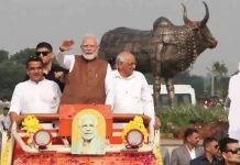 બનાસકાંઠામાં પીએમ મોદીનો રોડ શોઃ રૂ. 14,000 કરોડથી વધુની યોજનાઓની ભેટ