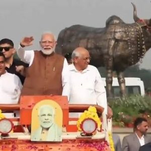 બનાસકાંઠામાં પીએમ મોદીનો રોડ શોઃ રૂ. 14,000 કરોડથી વધુની યોજનાઓની ભેટ