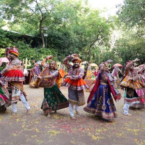 નવરાત્રિ પહેલાં રાસ ગરબાની તાલીમ અભ્યાસ જોરમાં