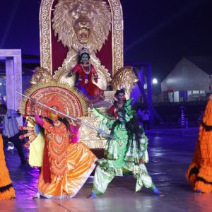 વાઇબ્રન્ટ નવરાત્રિ મહોત્સવ: GMDC ગ્રાઉન્ડમાં નવા અંદાજ સાથે ગરબાનો ભવ્ય પ્રારંભ