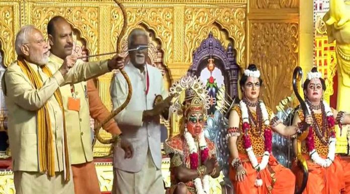 જય શ્રી રામ સાથે PM મોદીએ કર્યું રાવણદહન